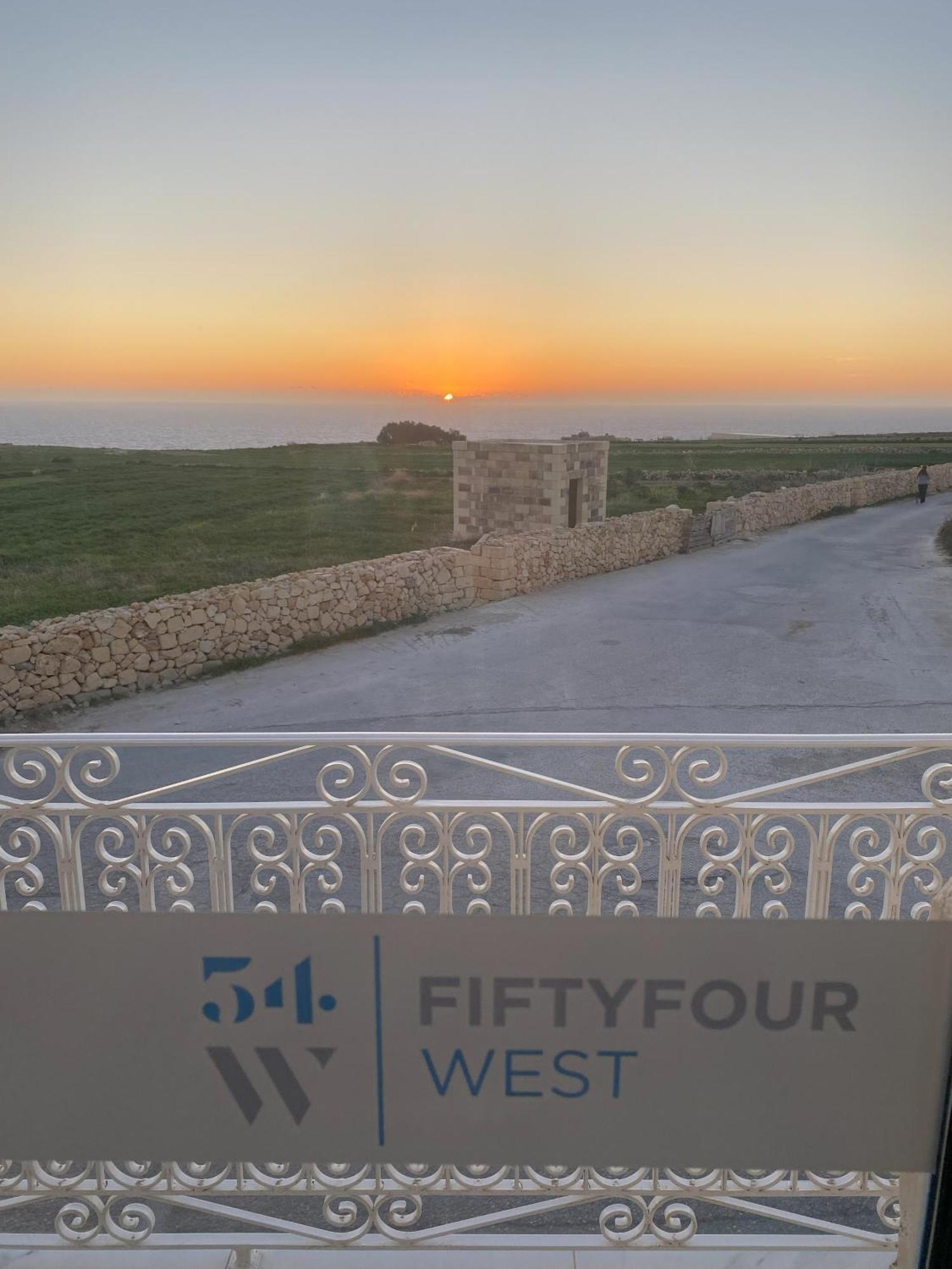 Fiftyfour West Boutique Living Bed and Breakfast Għarb Εξωτερικό φωτογραφία