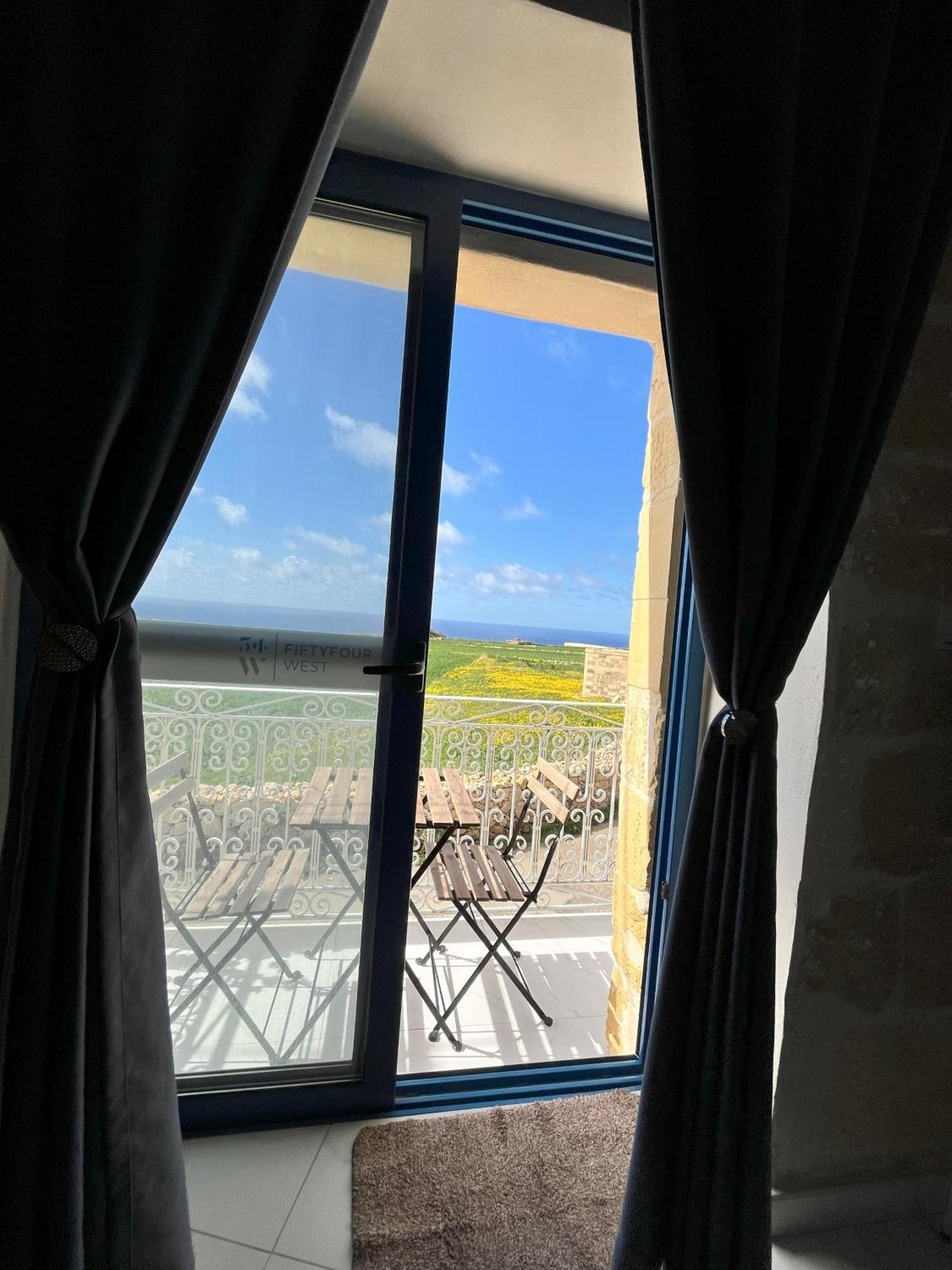 Fiftyfour West Boutique Living Bed and Breakfast Għarb Εξωτερικό φωτογραφία