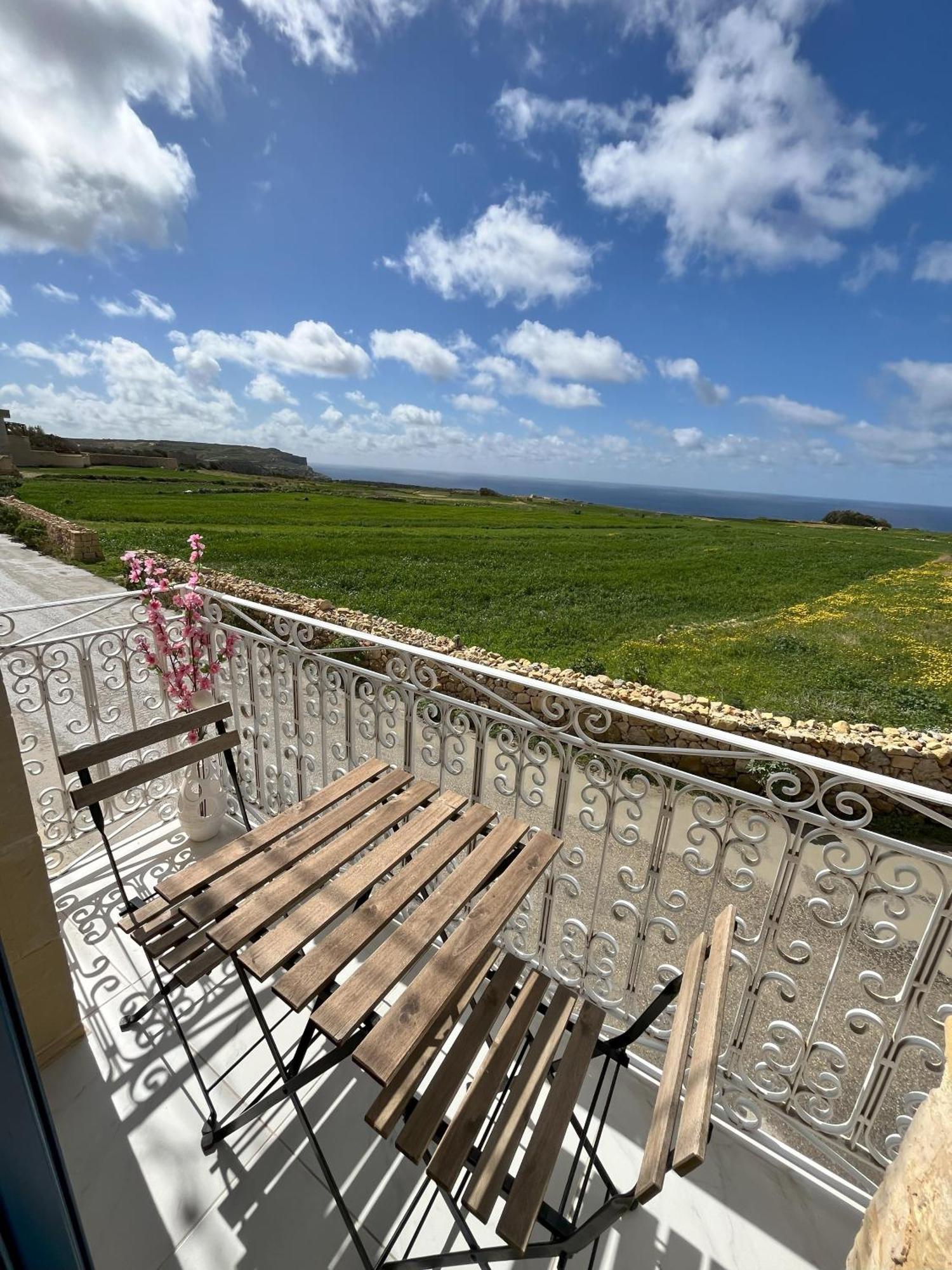 Fiftyfour West Boutique Living Bed and Breakfast Għarb Εξωτερικό φωτογραφία