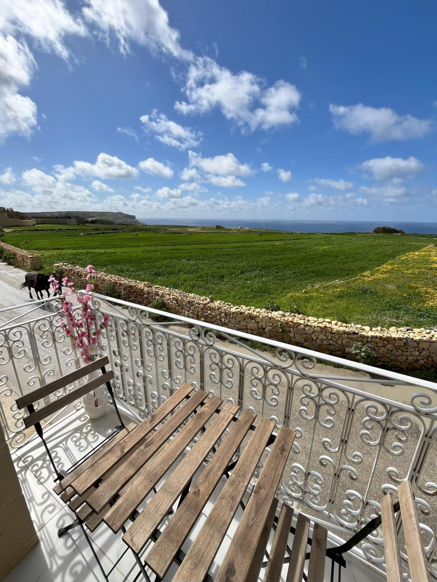 Fiftyfour West Boutique Living Bed and Breakfast Għarb Εξωτερικό φωτογραφία